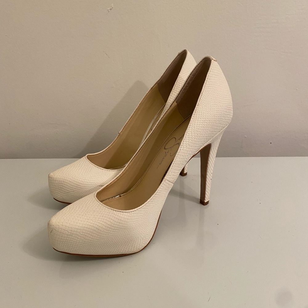 Jessica Simpson size 7